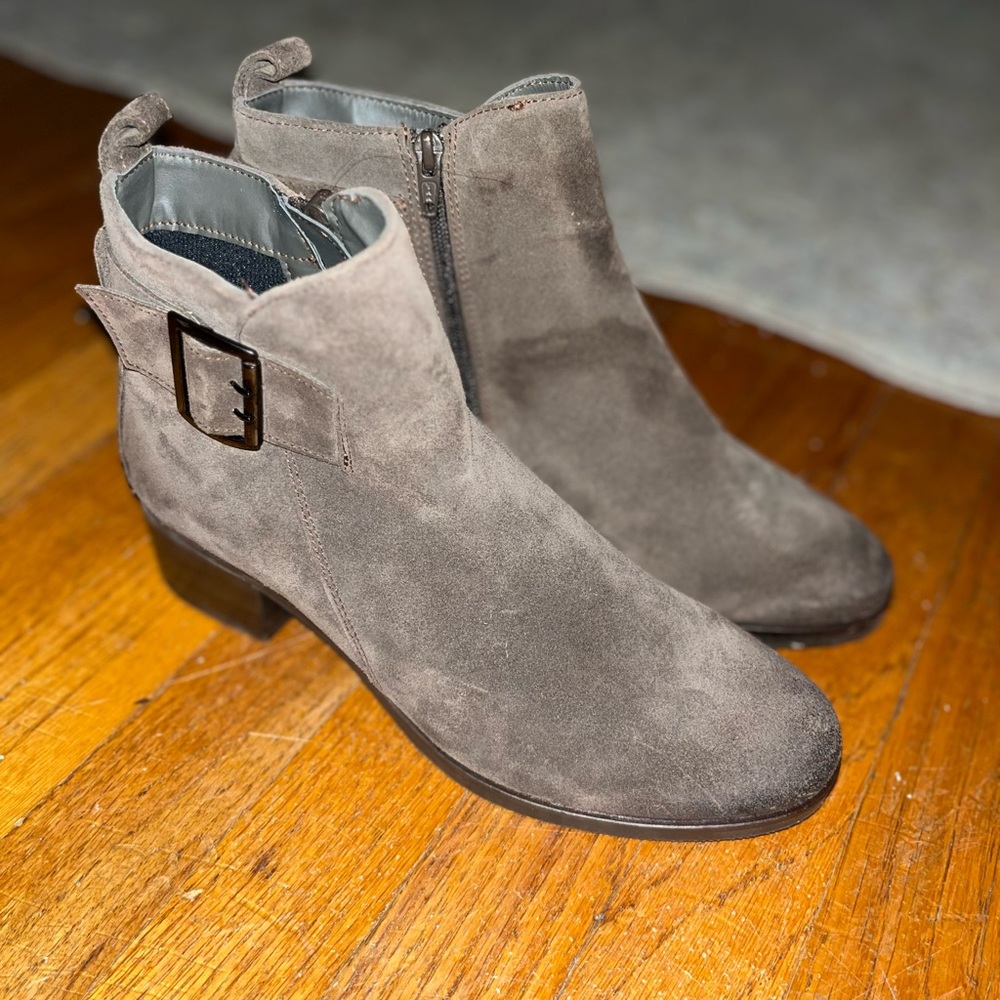 Clark’s Ankle Booties Taupe Suede